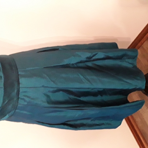 Sleeveless Teal Jewel Toned size 10P - Picture 6 of 9
